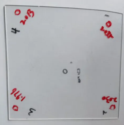 立儀光譜共焦傳感器：光伏花紋玻璃厚度精準(zhǔn)測(cè)量新技術(shù)